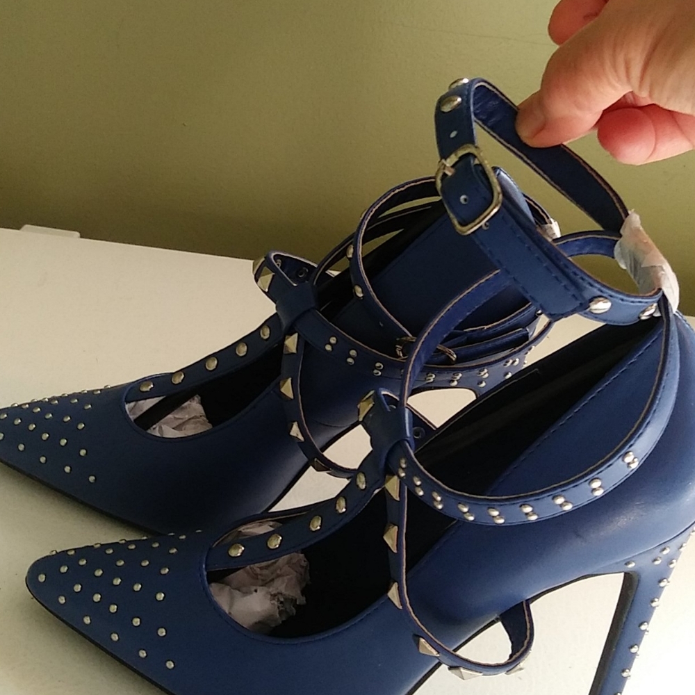 High-Heeled Shoes with Rivets - Picture 2 of 7